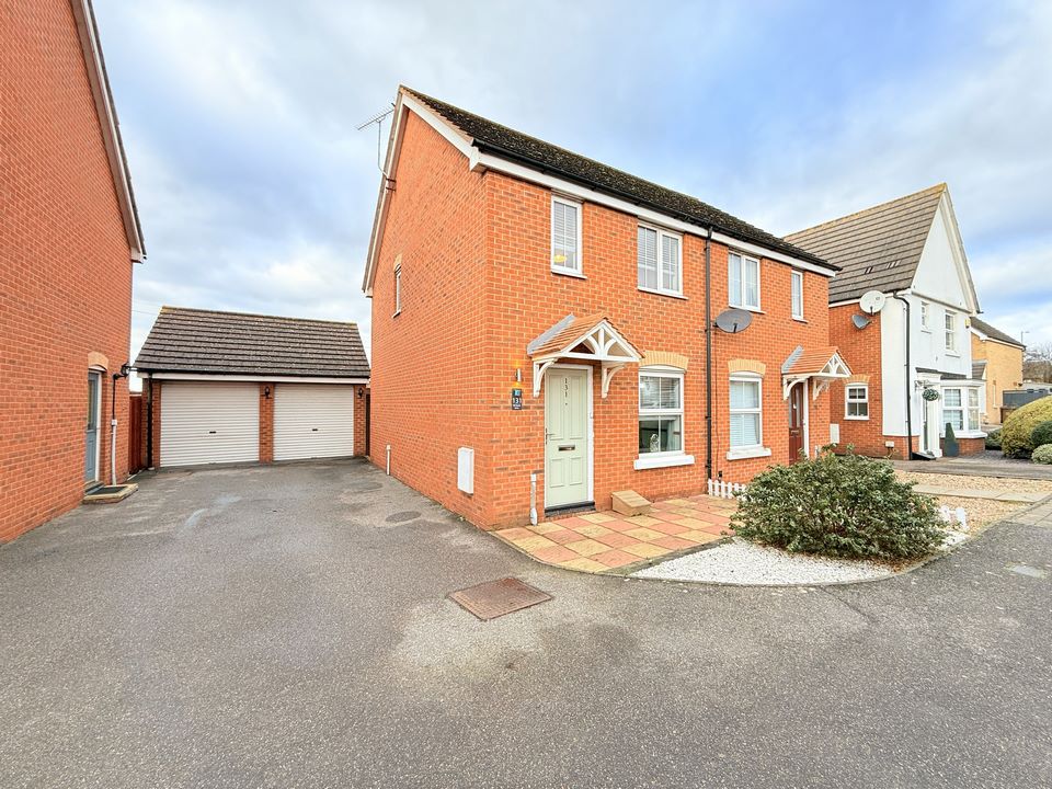 Hill House Drive, Chadwell St Mary, Essex, RM16 4DS