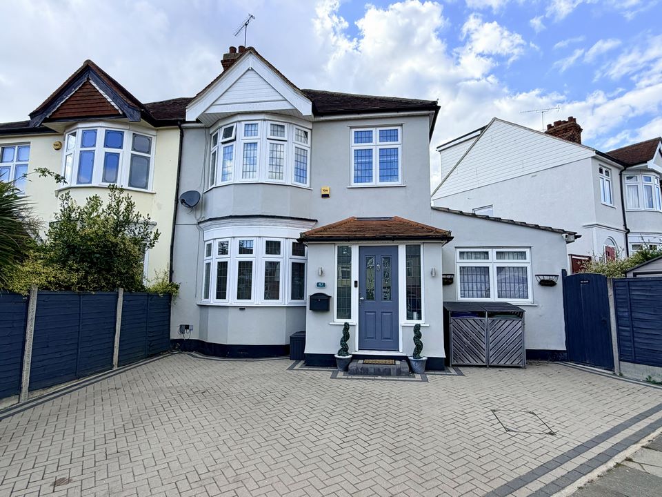 Lenmore Avenue, Little Thurrock, Grays, Essex, RM17 5NY