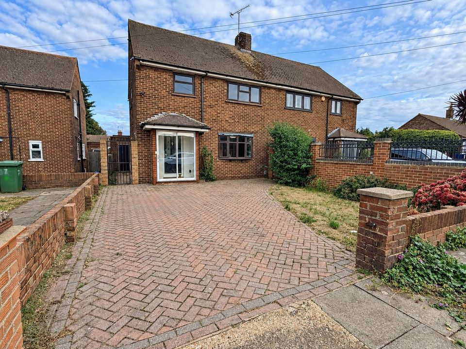 Thames Drive, Chadwell St Mary 